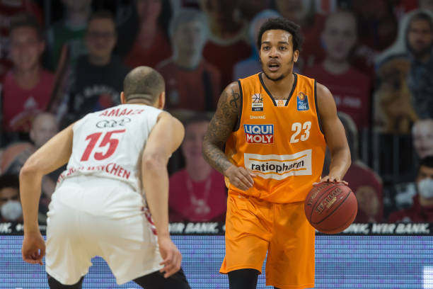 众唏嘘不已 众唏嘘不已