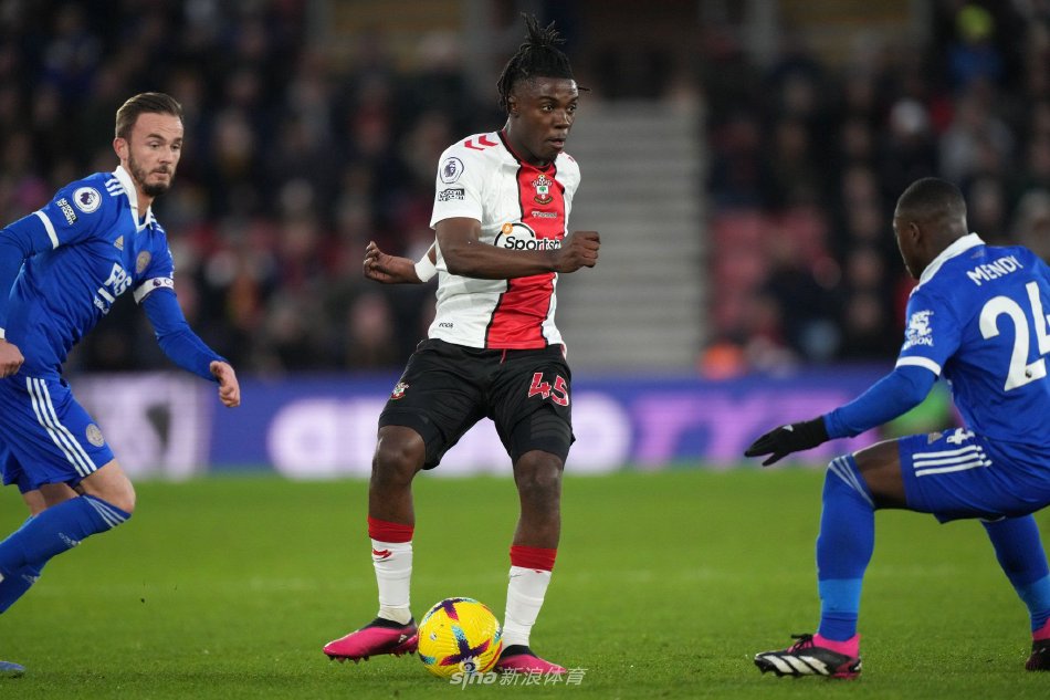 布莱顿中场 布莱顿中场