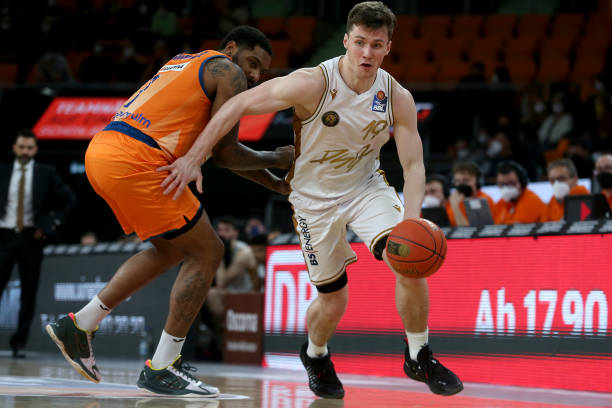 际地位的巩 际地位的巩